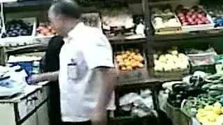 الشرطية تنتاك مع الصوص