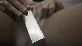 فرج زوجتي المبلل يحتاج لأكثر من أصابعها في الحمام