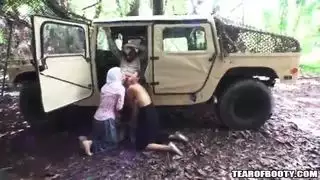 مص مزدوج عنيف مع نجمات إباحيات عربيات مثيرات