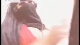 مراهقة عربية ساخنة تأخذ قضيبًا كبيرًا في مهبلها الضيق