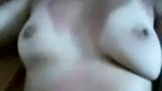 ثنائي عربي إباحي يمارس الجنس الخشن بوضعية المبشر وينتهي بهزة الجماع