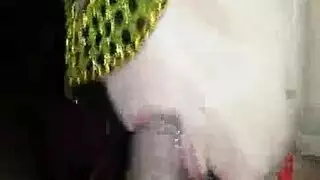 جنس قوي أعمى: جلسة مع كس مشعر وتدليك بالثدي