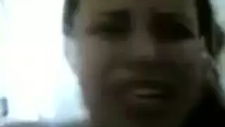 ثدييها صابونية وفمها قذر: فيديو إباحي فردي قاس في الحمام
