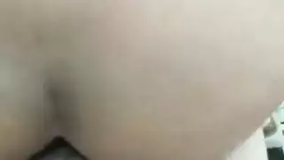 الولد اشون اينزع الهدوم البنيه