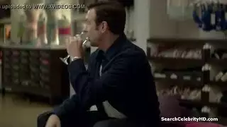 جماع ساخن في الصالة: سمراء تفتح لذكر أسود مثار