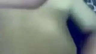 ثعلبة لا تشبع تُضرب بقوة في مشهد جماعي صريح